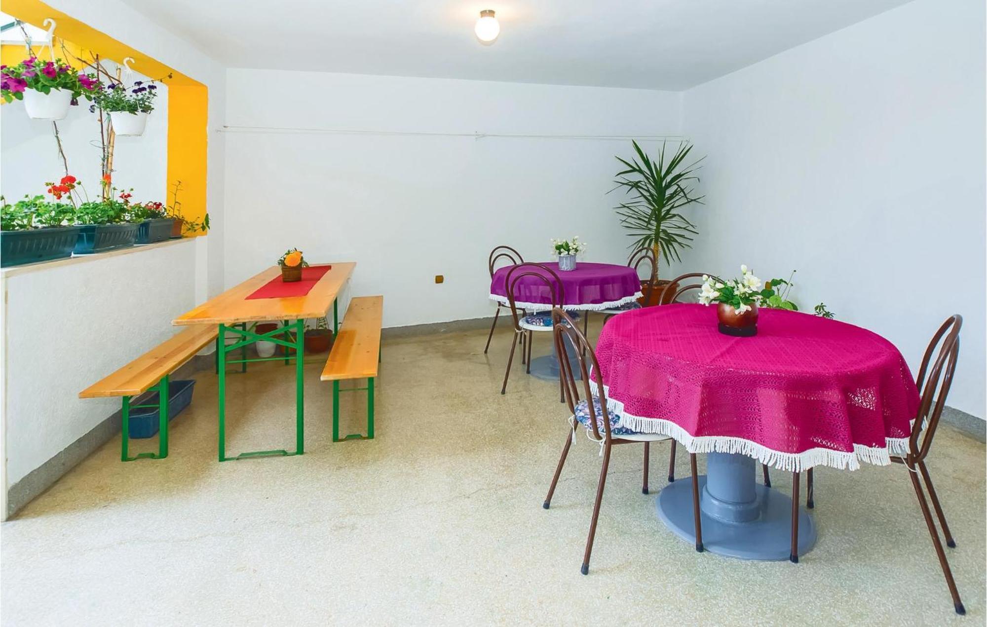 Beautiful Apartment In Omis With Wifi Kültér fotó