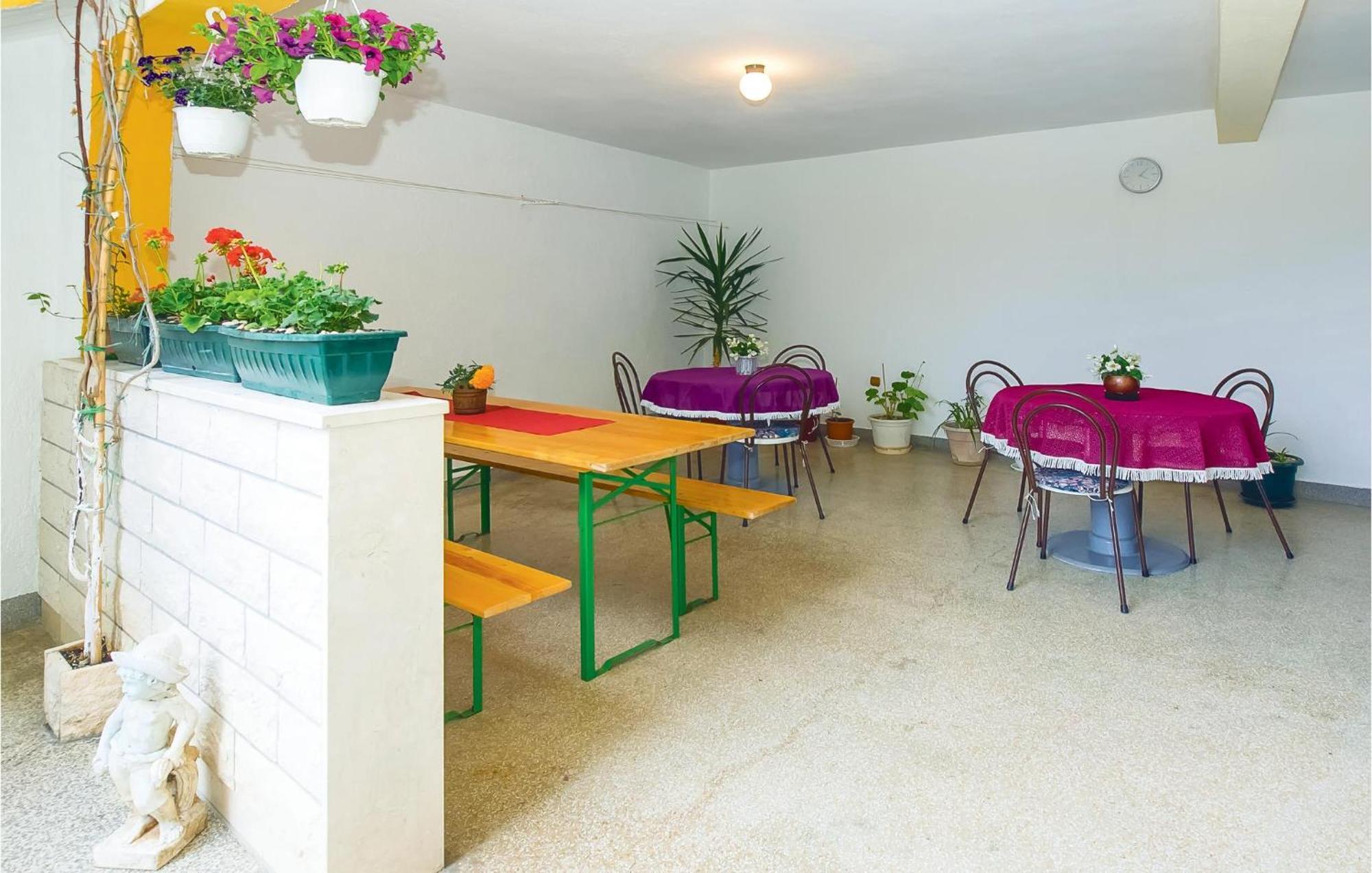 Beautiful Apartment In Omis With Wifi Kültér fotó